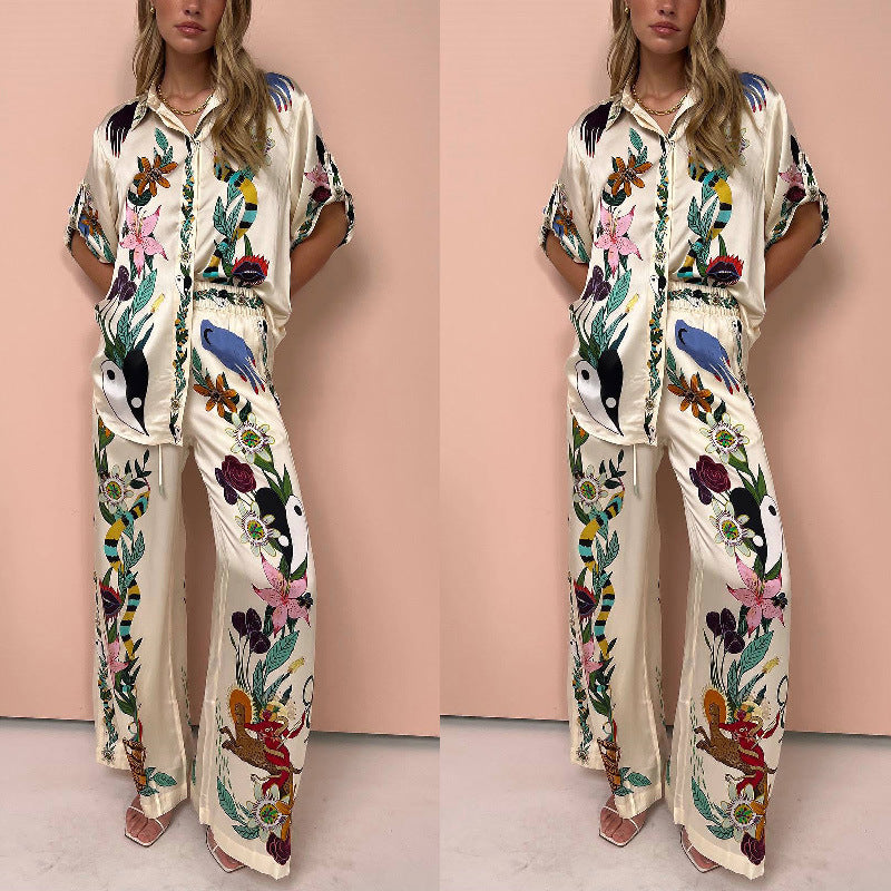 MAGE - Unikt printet oversized skjorte & bukser – Satinfornemmelse