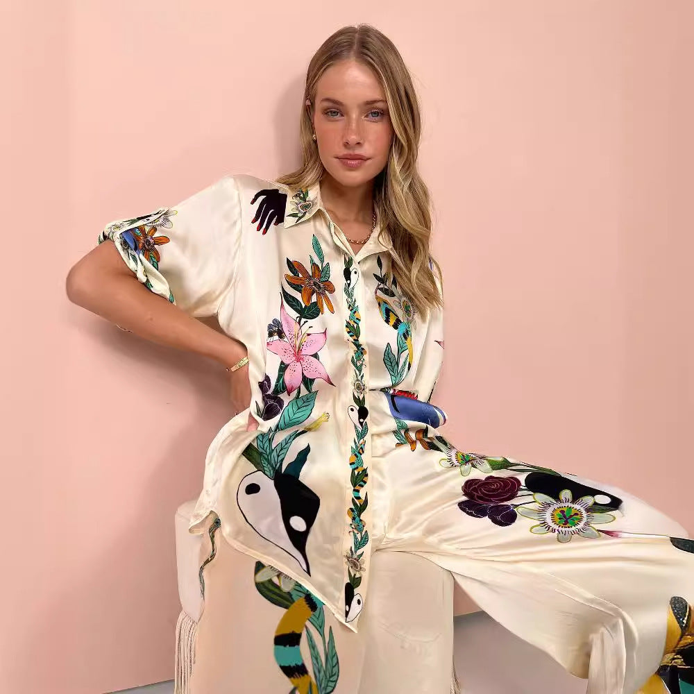 MAGE - Unikt printet oversized skjorte & bukser – Satinfornemmelse