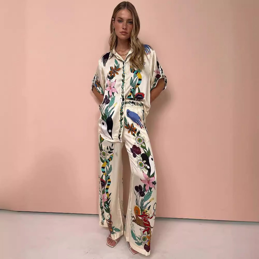 MAGE - Unikt printet oversized skjorte & bukser – Satinfornemmelse